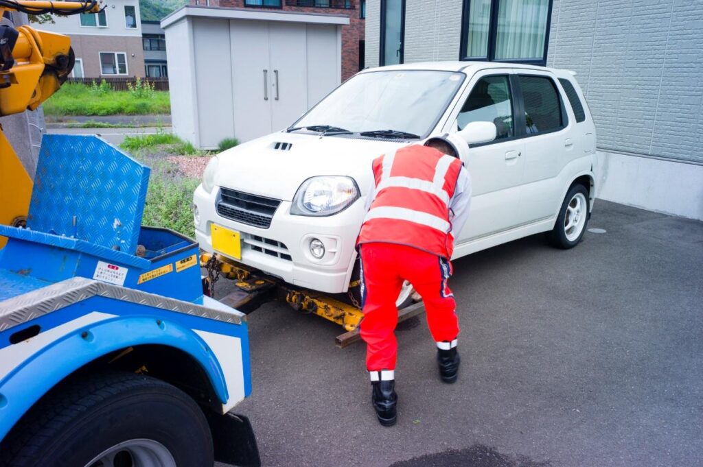 レッカー車や積載車で車を移動するときの手配方法