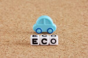 ECOと書かれたブロックと車