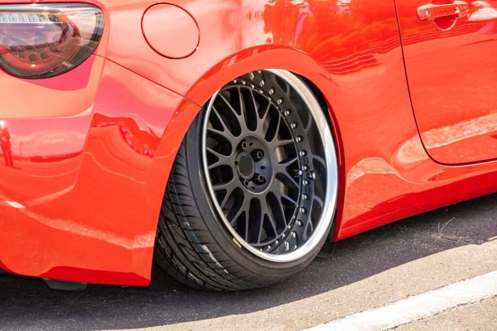 カスタムカーの極端なローダウン