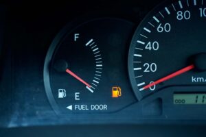 切れかかっているガソリンメーター