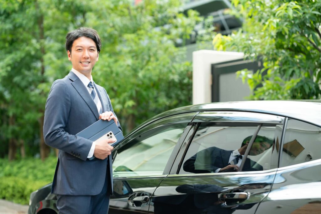 車とビジネスマン
