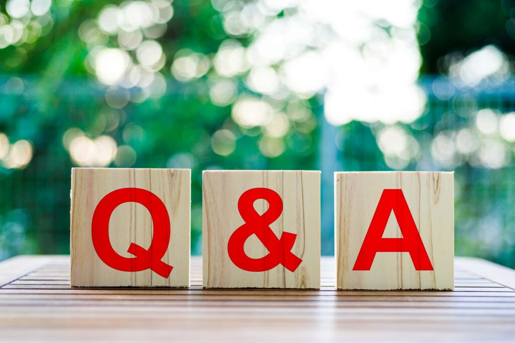 Q&Aの木製ブロック