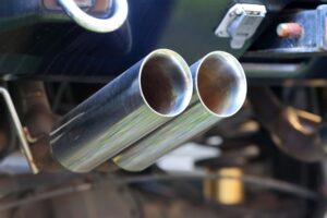 車のデュアルマフラー