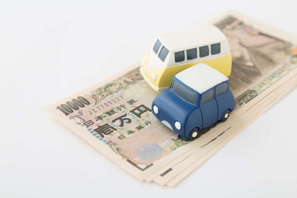 車と現金、売買のイメージ