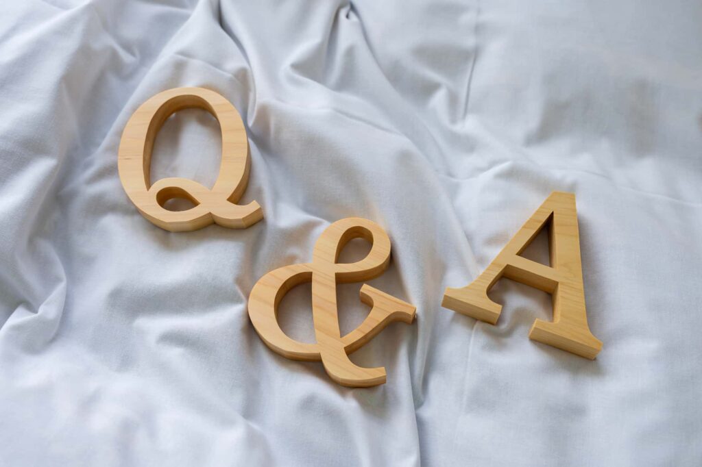 よくある質問(Q&A)の木製文字